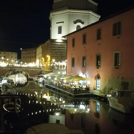 Ferienwohnung Casa In Piazza A Due Passi Dagli Imbarchi E Dal Centro Storico Livorno Exterior foto