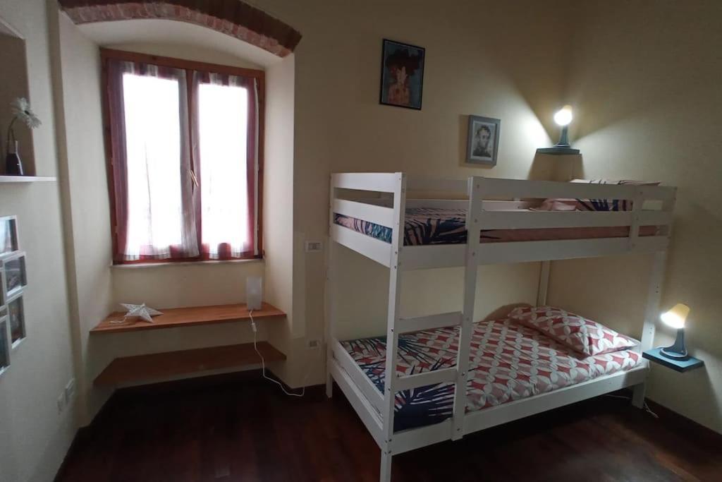 Casa In Piazza A Due Passi Dagli Imbarchi E Dal Centro Storico Apartment *
