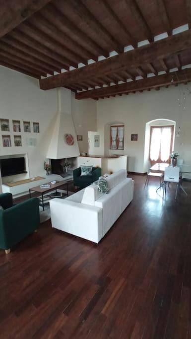 Casa In Piazza A Due Passi Dagli Imbarchi E Dal Centro Storico Apartment Livorno