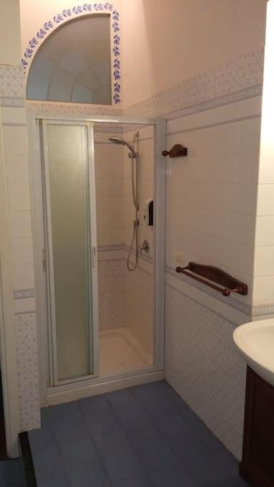 Casa In Piazza A Due Passi Dagli Imbarchi E Dal Centro Storico Apartment *
