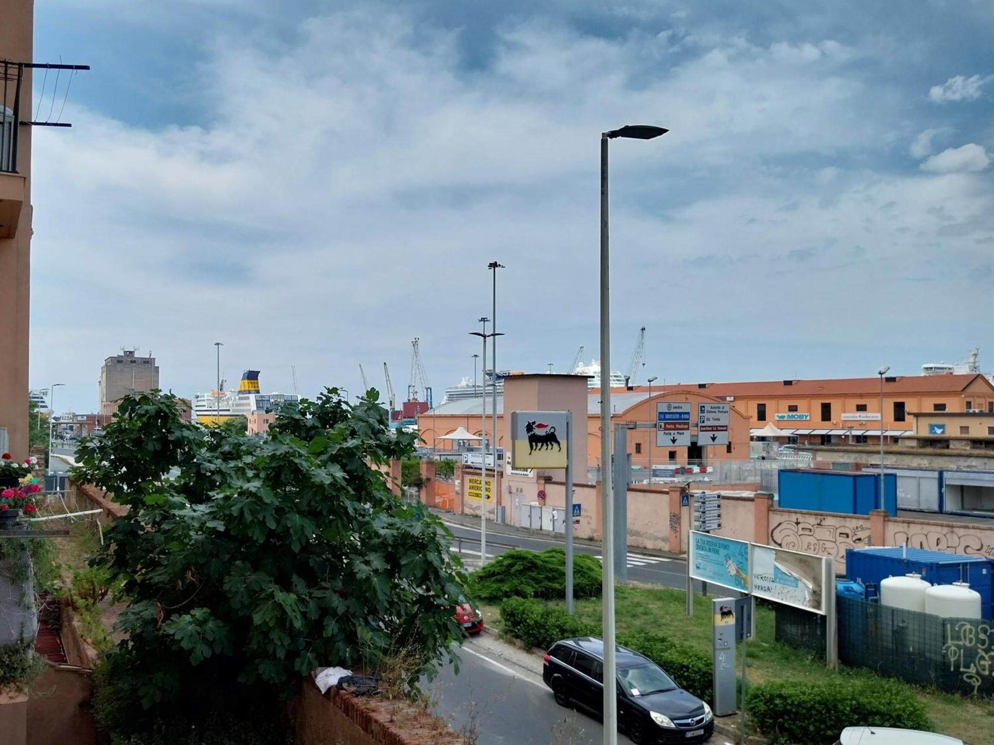 Casa In Piazza A Due Passi Dagli Imbarchi E Dal Centro Storico * Livorno